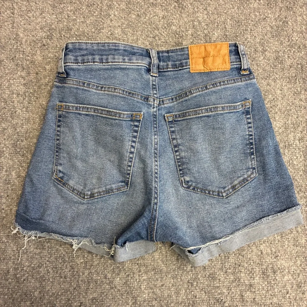H&M Denim Shorts Womens 4 Blue‎ High Waist Raw Hem Cuffed Cutoff1